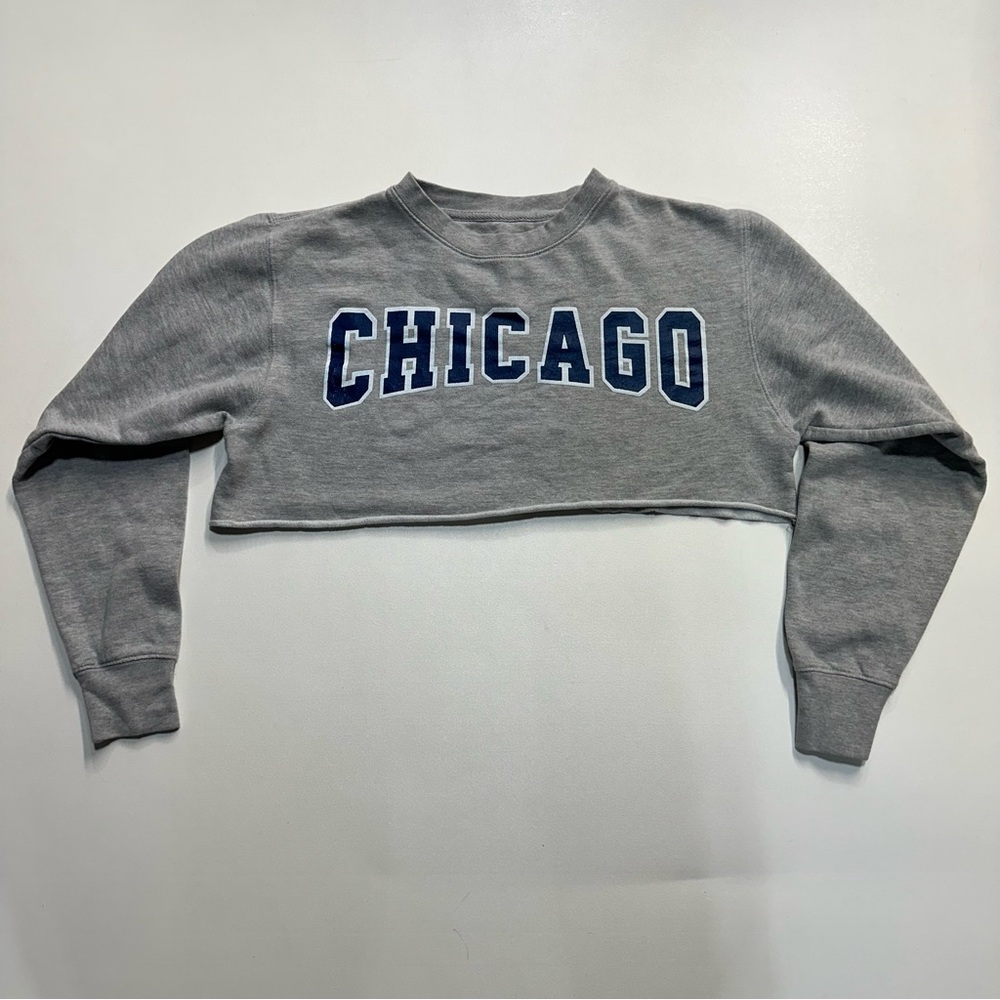 Full Tilt Chicago Crewneck Cropped Pullover Sweater Womens Size Small - Picture 2 of 7